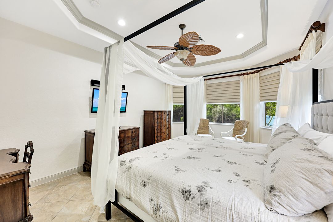 7655 Martino Cir, Naples, FL 34112