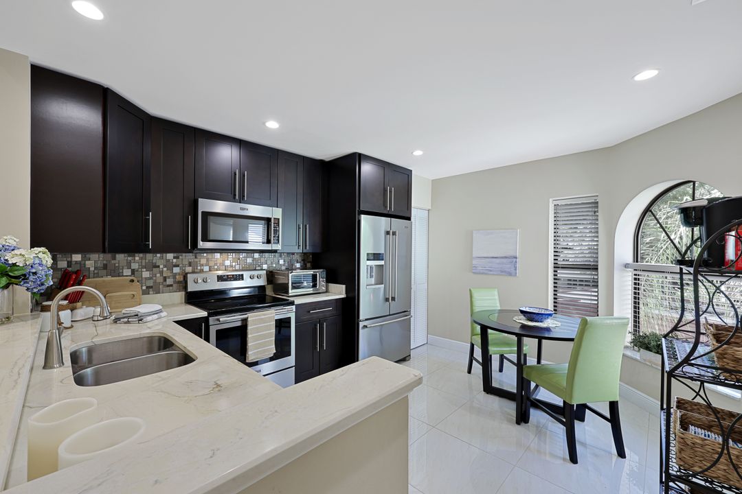 613 Serendipity Dr, Naples, FL 34108