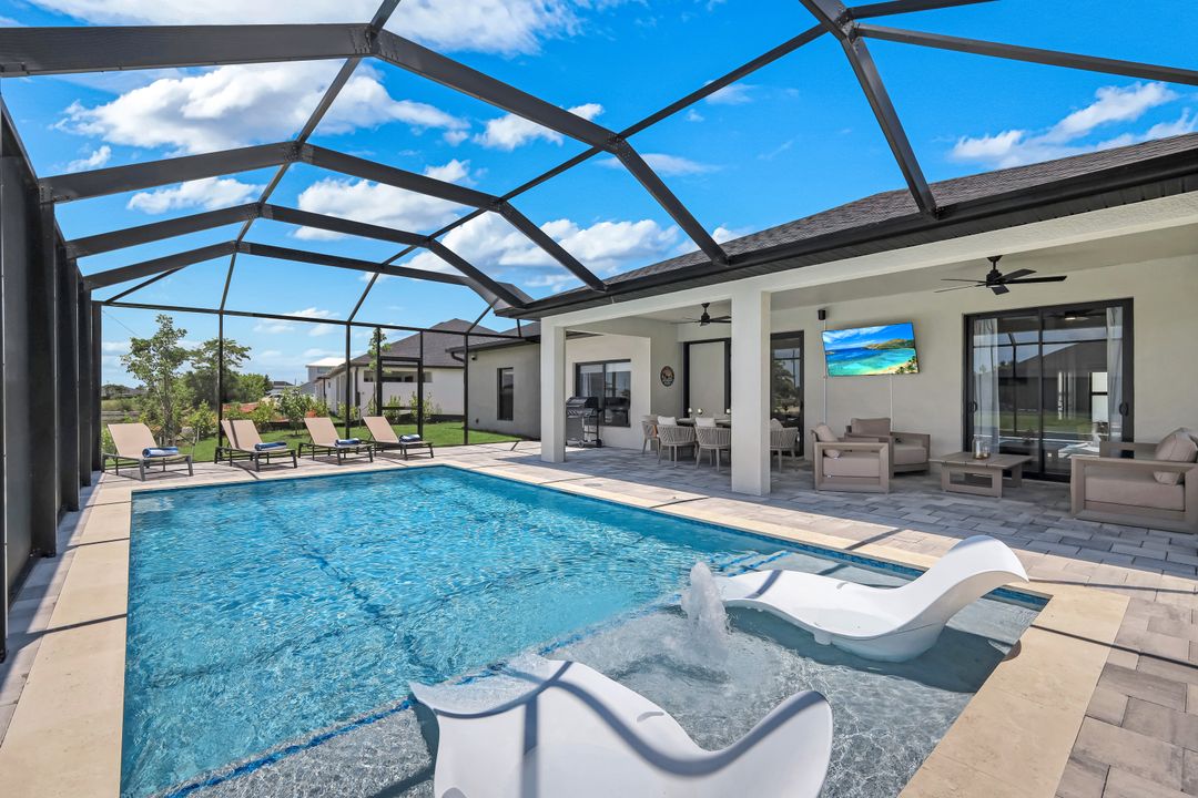 522 NE 5th Pl, Cape Coral, FL 33909