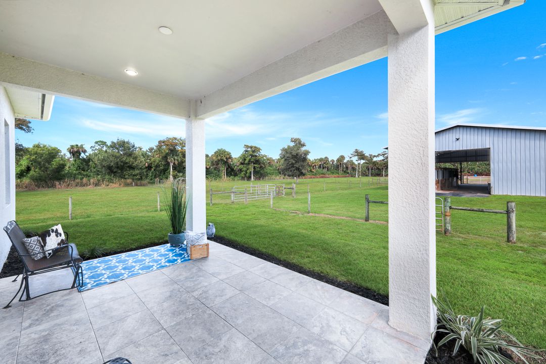 1960 Moulder Dr, Naples, FL 34120