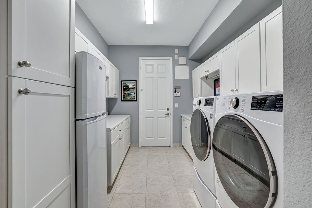 2930 Cinnamon Bay Cir, Naples, FL 34119