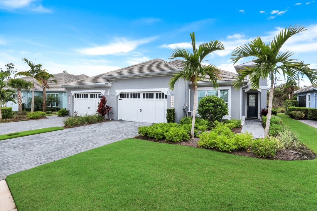 6392 Arriba Ave, Naples, FL 34113