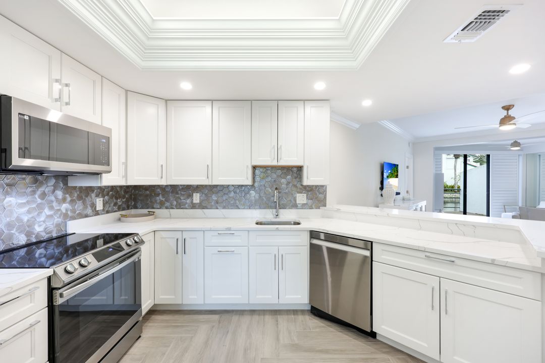 2166 Anchorage Ln #A, Naples, FL 34104