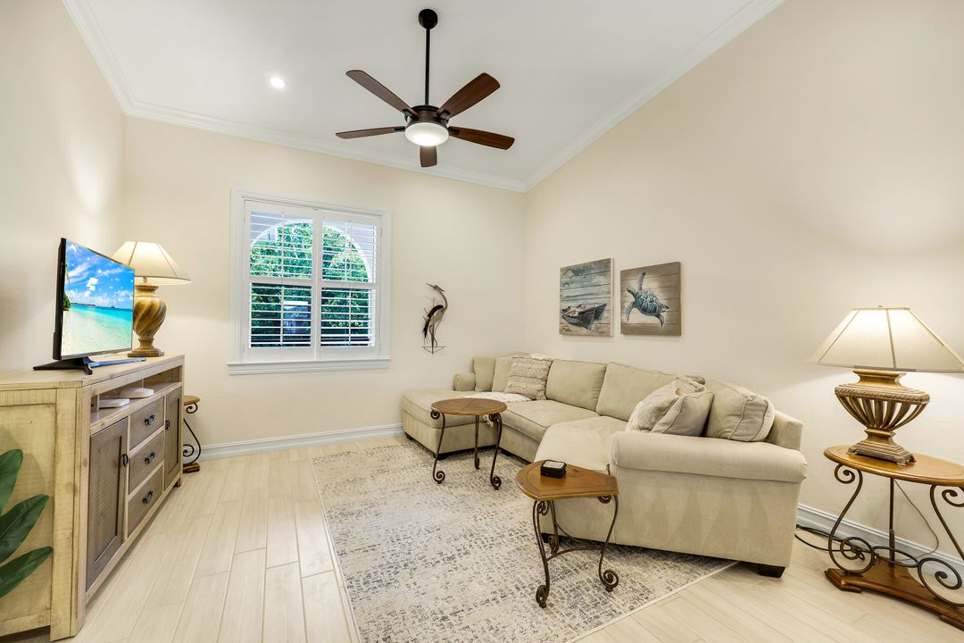 800 Breakaway Ln #203, Naples, FL 34108