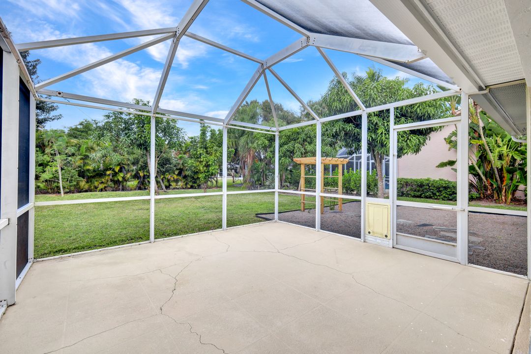 6643 Craven Hill Way, Naples, FL 34104