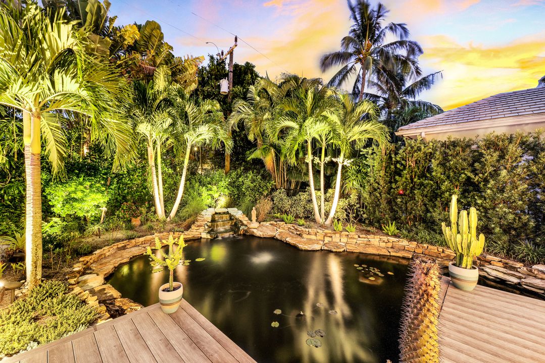 355 7th Ave S, Naples, FL 34102