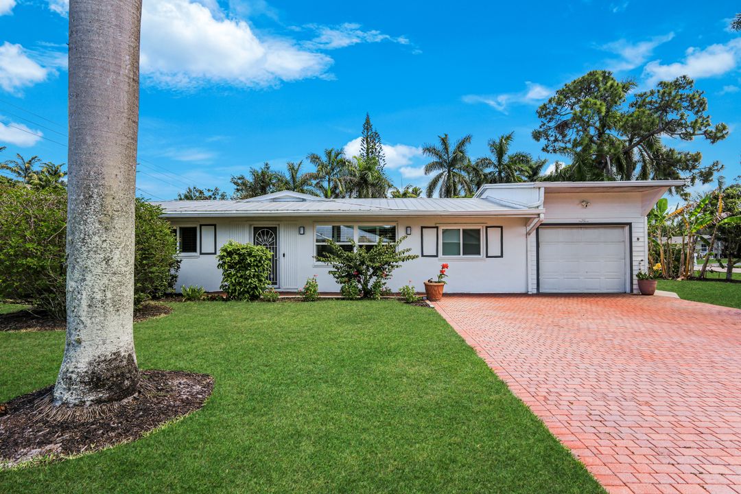 1015 Royal Palm Dr, Naples, FL 34103