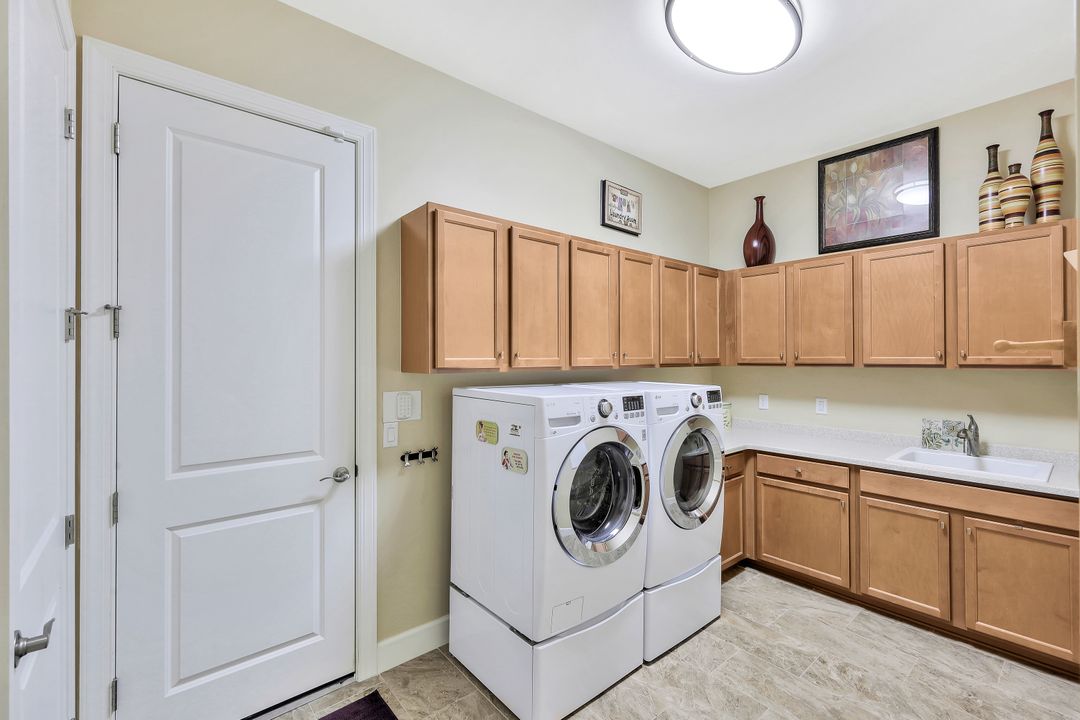 8908 Savona Ct, Naples, FL 34119