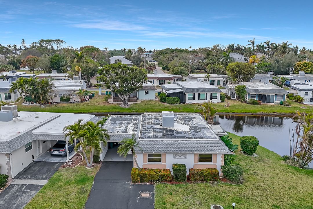 9 Hackney Ln, Naples, FL 34112
