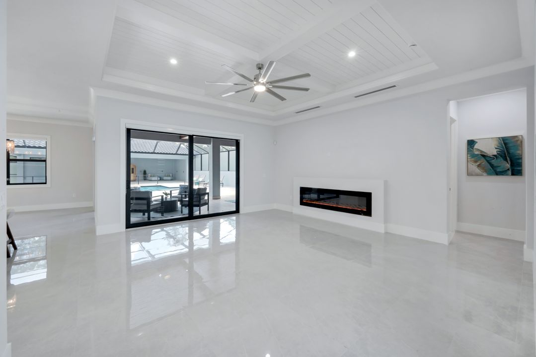 333 12th Ave NE, Naples, FL 34120