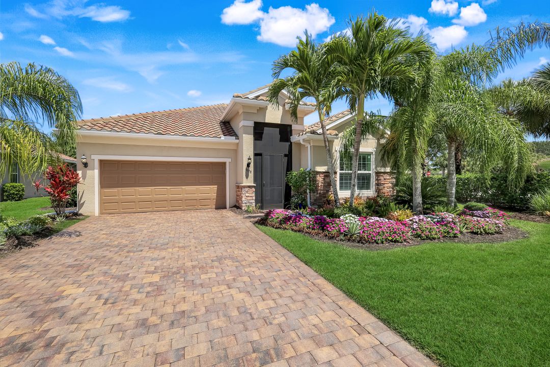 9578 Coquina Cir, Naples, FL 34120