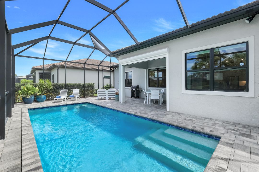 9721 Everglades Dr, Naples, FL 34120