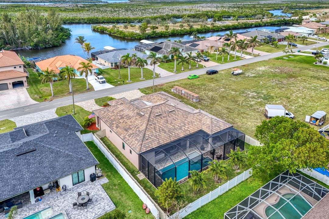 605 SW 39th Ave, Cape Coral, FL 33991