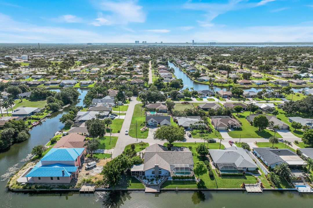 204 SE 20th Pl, Cape Coral, FL 33990