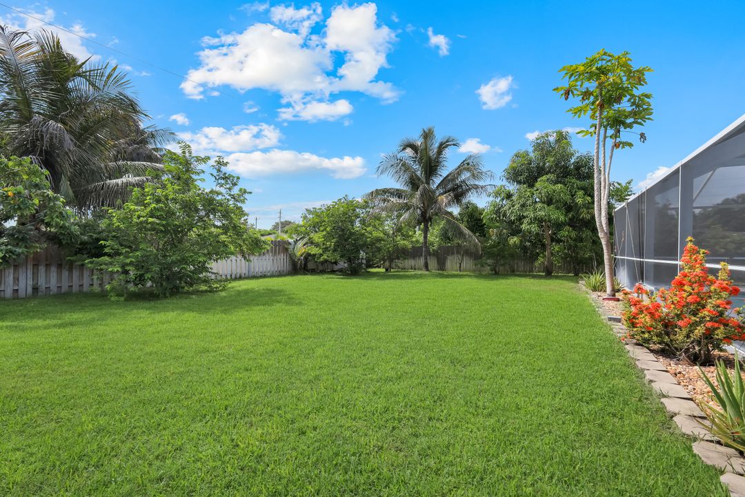 27741 Roslin Dr, Bonita Springs, FL 34135