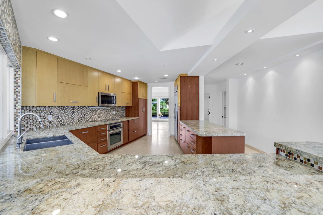 4502 Silver Fox Dr, Naples, FL 34119