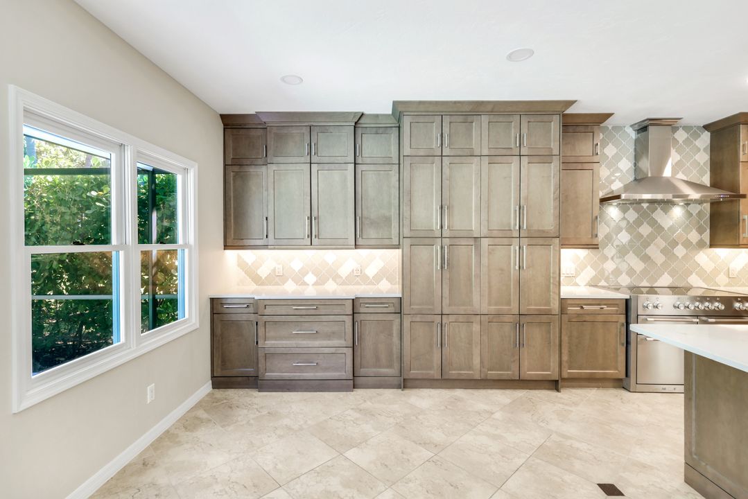 547 Cormorant Cove, Naples, FL 34113