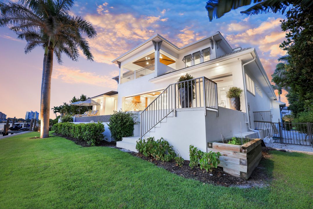 309 Neapolitan Way, Naples, FL 34103