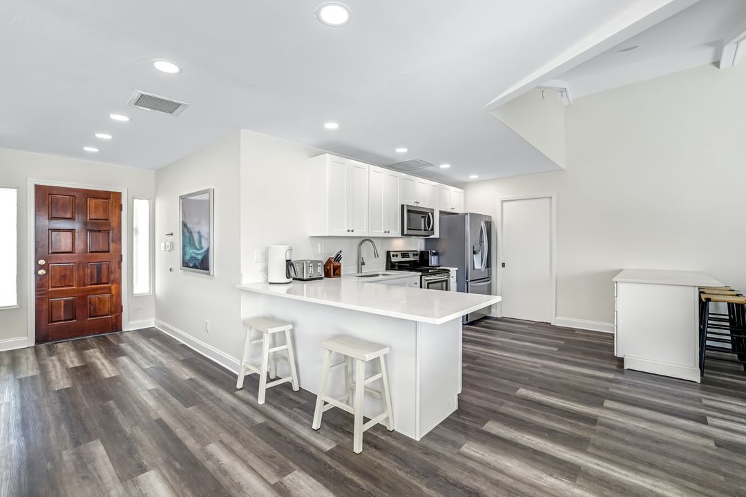 401 Capri Blvd, Naples, FL 34113