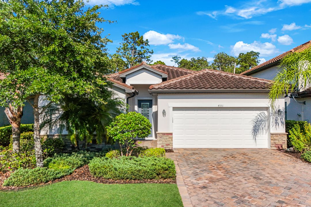 4331 Raffia Palm Cir, Naples, FL 34119