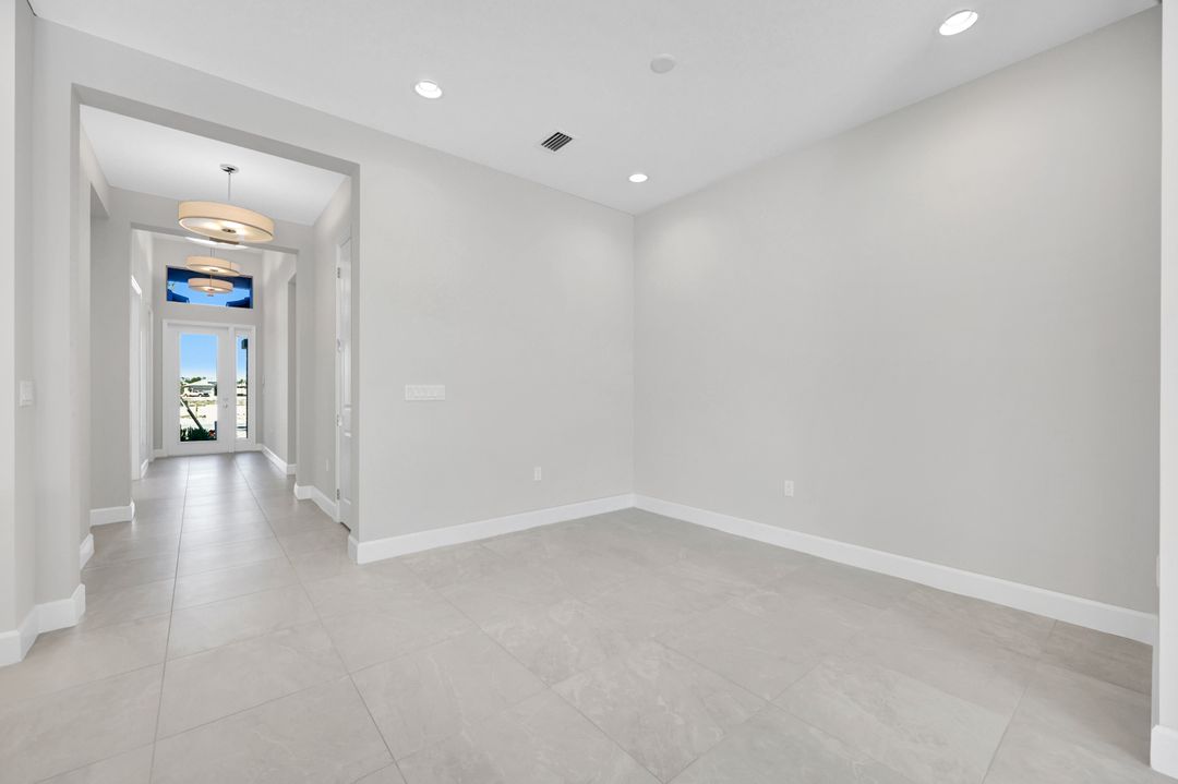 2440 Cambridge Wy, Naples, FL 34112