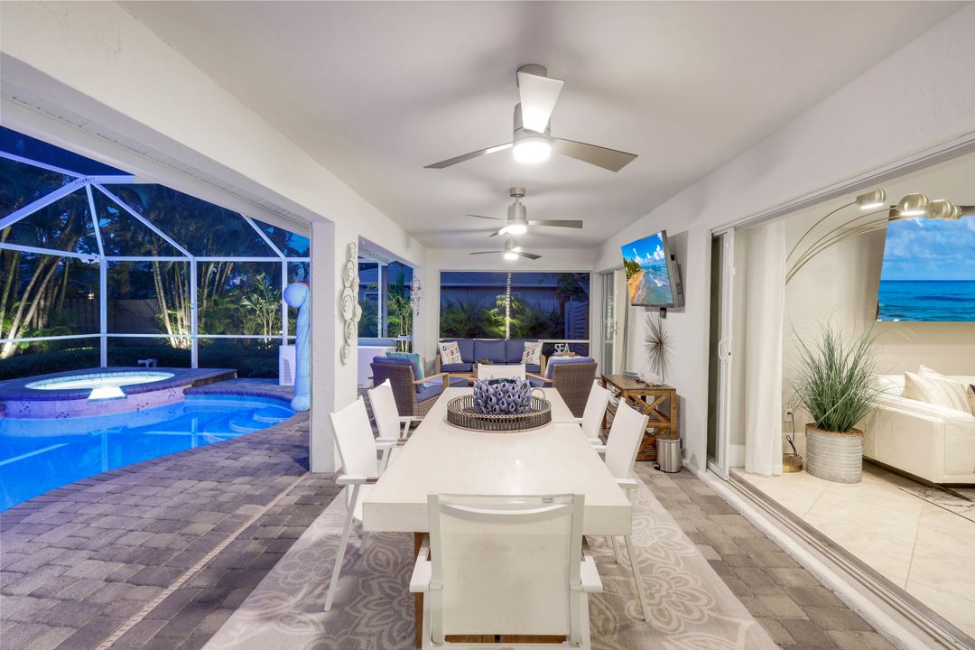 661 97th Ave N, Naples, FL 34108