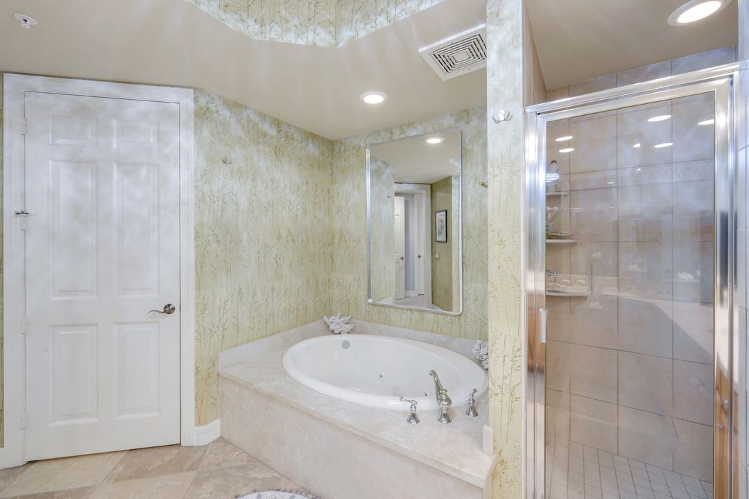 295 Grande Way #1405, Naples, FL 34110