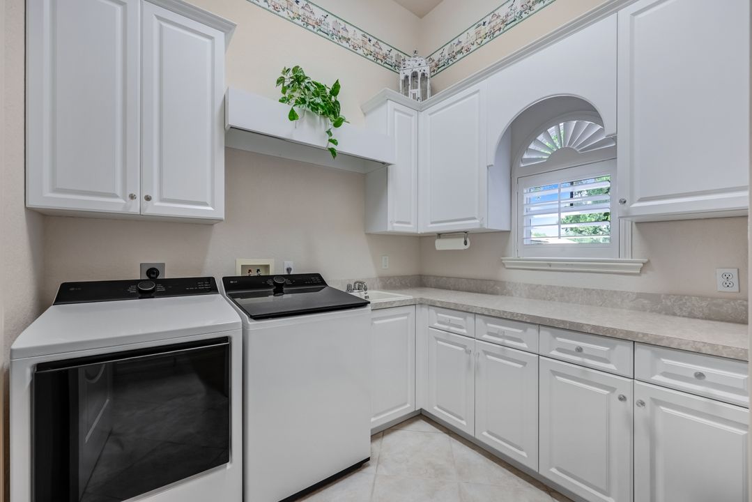 2988 St Barnabas Ct, Naples, FL 34105