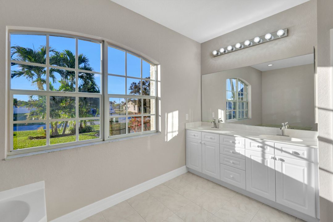 3917 SW 20th Pl, Cape Coral, FL 33914