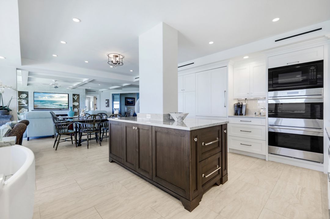 1285 Gulf Shore Blvd N #3B, Naples, FL 34102