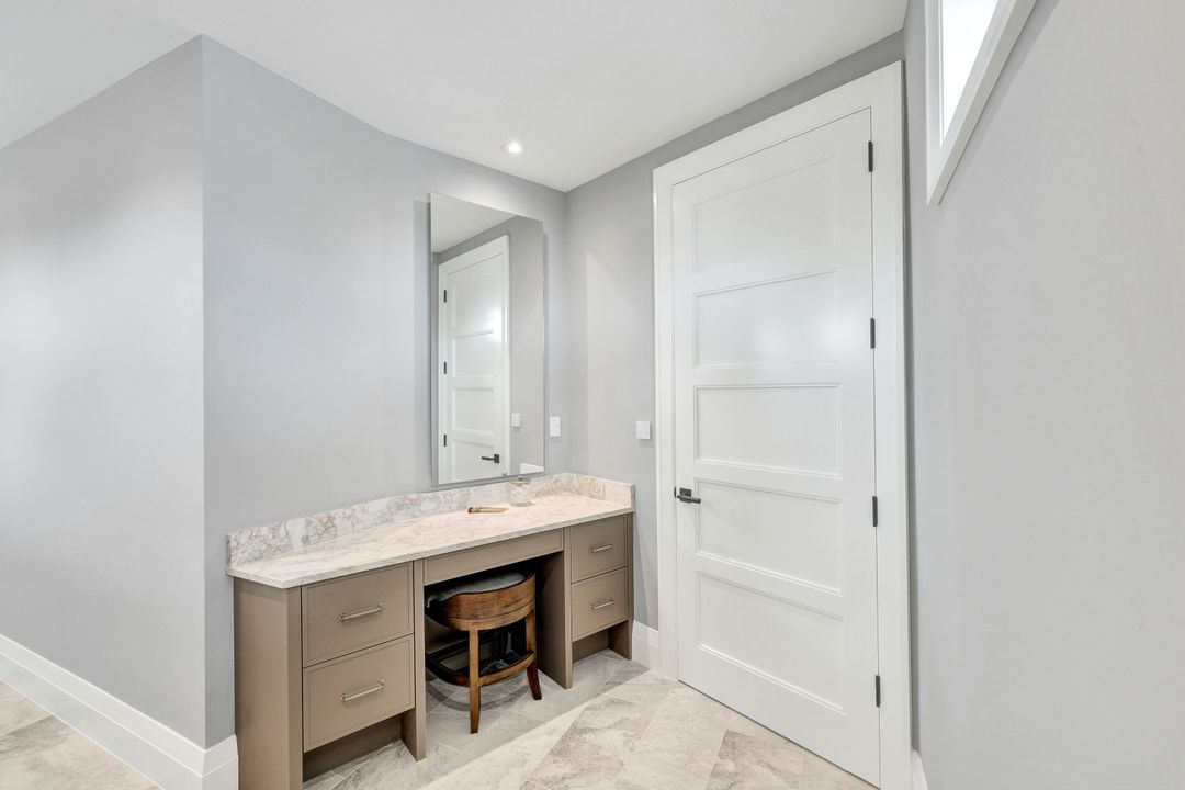 3401 Crayton Rd, Naples, FL 34102