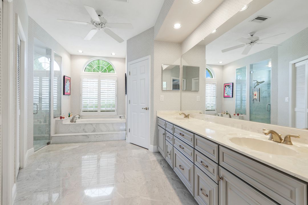 3760 Lakemont Dr, Bonita Springs, FL 34134