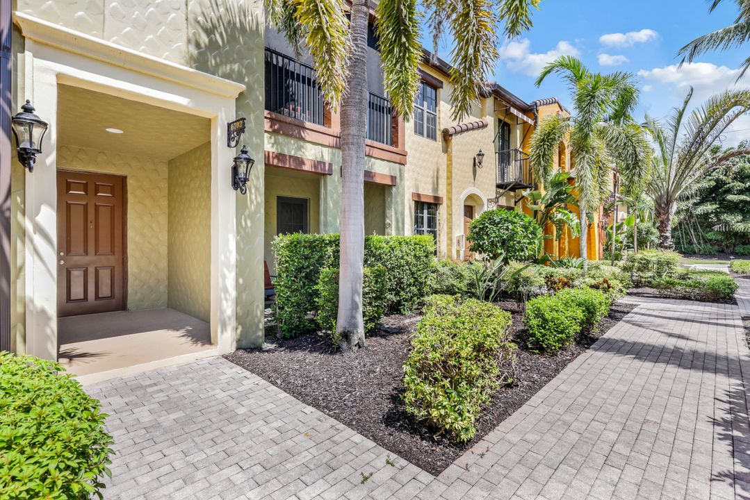 9082 Albion Ln S #6702, Naples, FL 34113