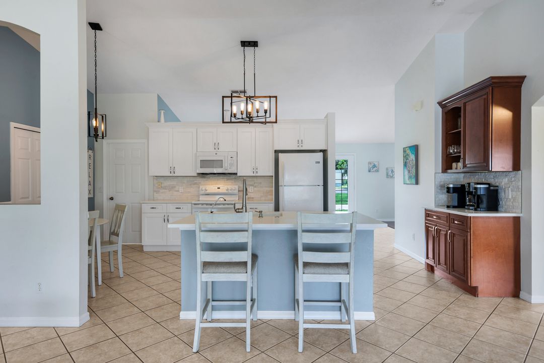 615 SW 39th Terrace, Cape Coral, FL 33914