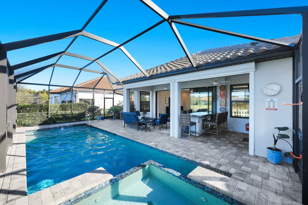 8262 Promoso Ct, Naples, FL 34114