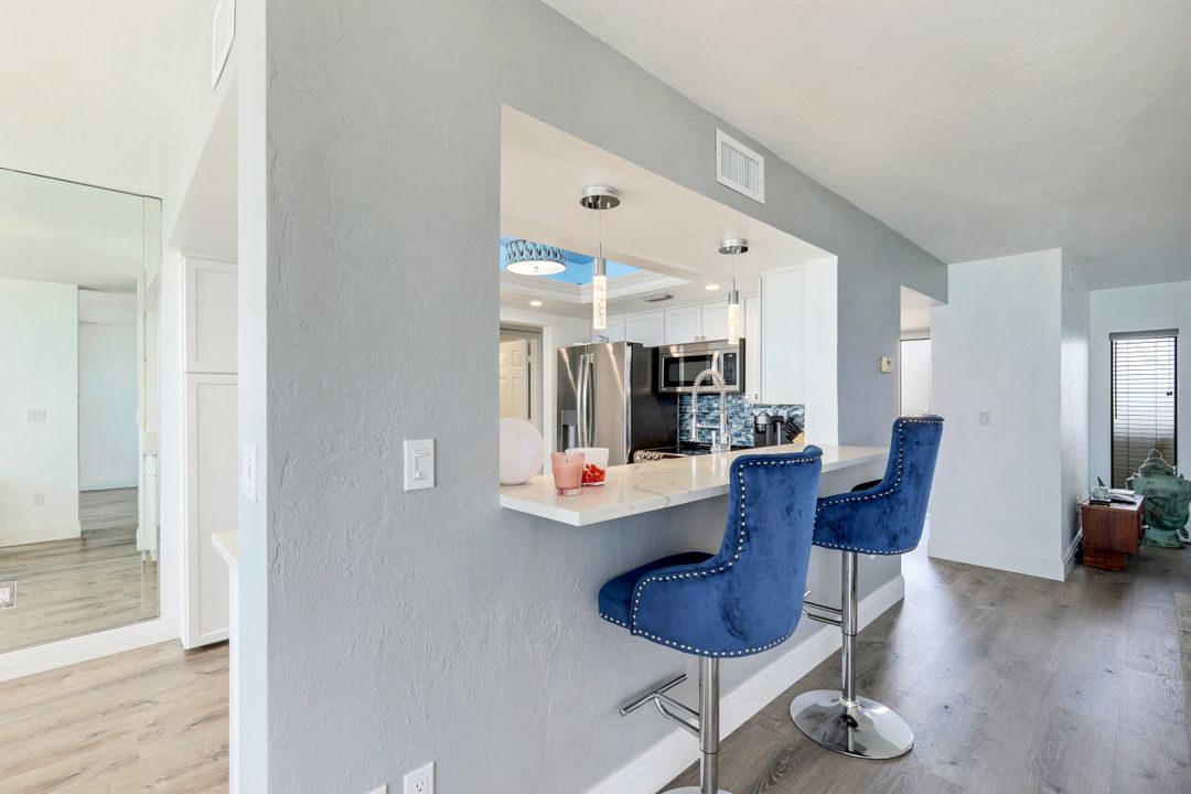 10475 Gulf Shore Dr APT 144, Naples, FL 34108