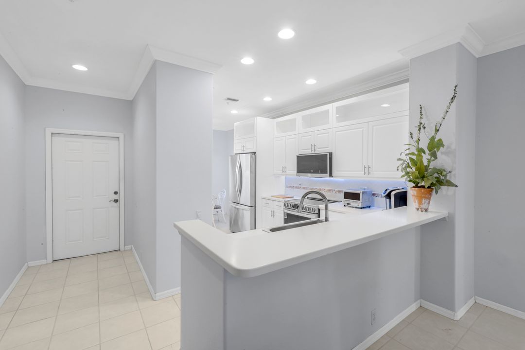 8241 Parkstone Pl #203, Naples, FL 34120