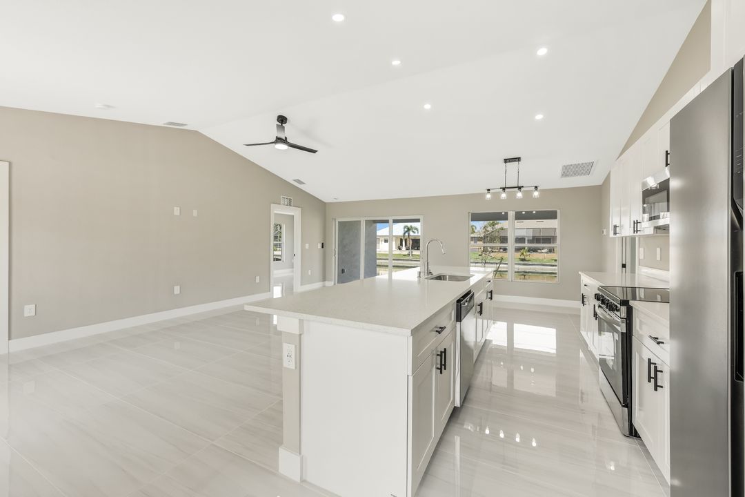 2821 NW 25th Ln, Cape Coral, FL 33993