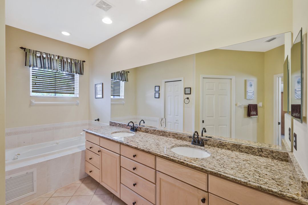8535 Danbury Blvd #205, Naples, FL 34120