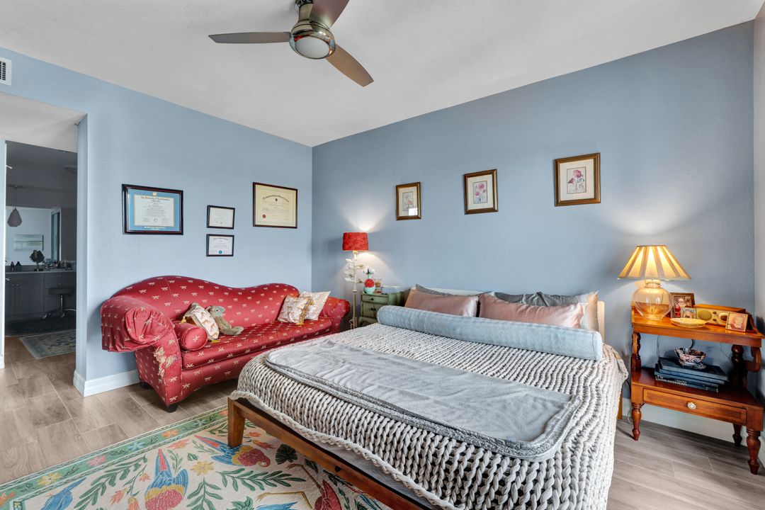 410 Flagship Dr #906, Naples, FL 34108