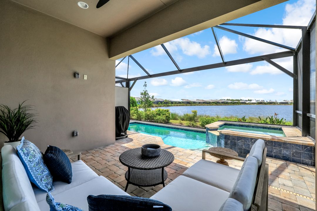 8878 Yucatan Ct, Naples, FL 34112