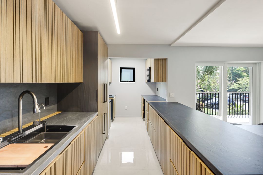 788 Park Shore Dr #E20, Naples, FL 34103