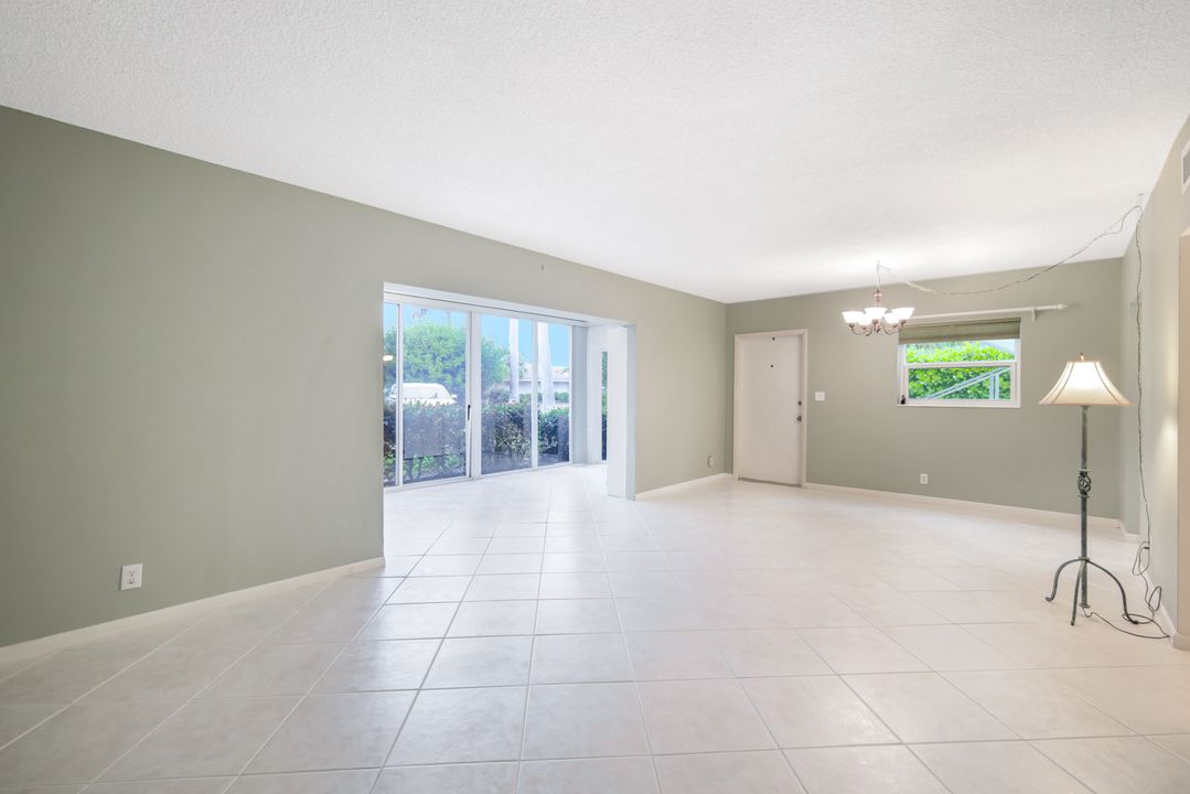 744 Wedge Dr  #27, Naples, FL 34103