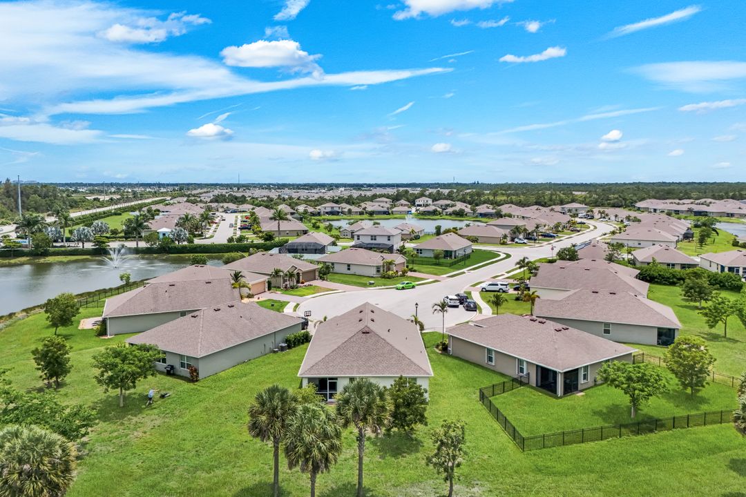 2816 Zaragoza Ct, Cape Coral, FL 33909