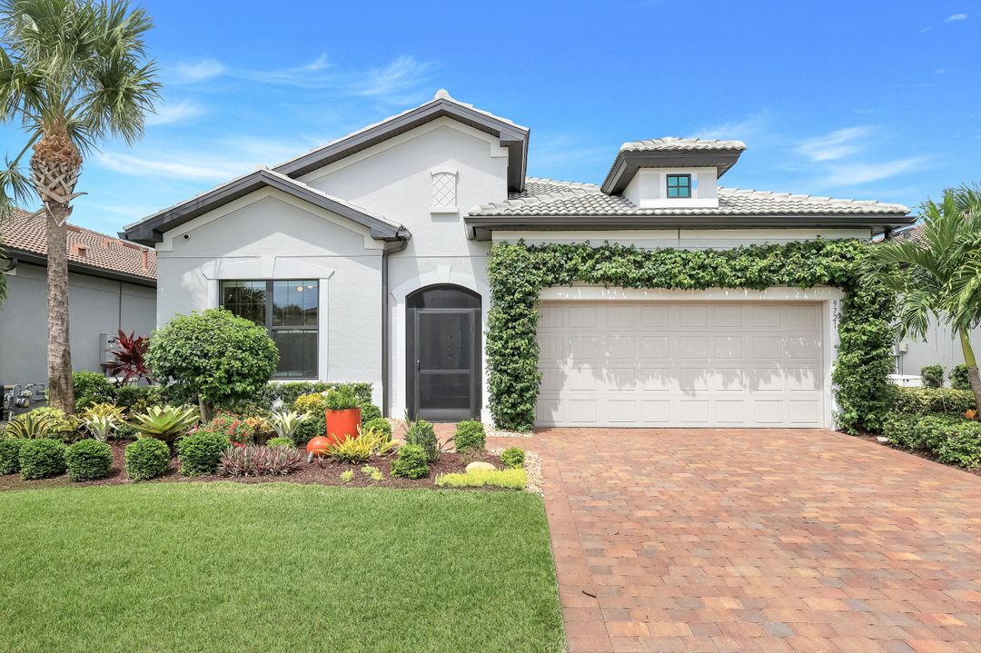 9721 Everglades Dr, Naples, FL 34120