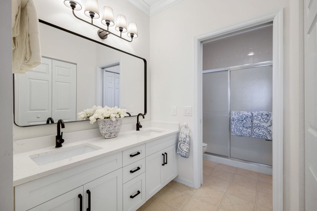 2390 Piccadilly Circus #202, Naples, FL 34112