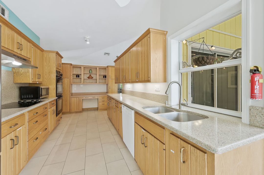 10370 Main Dr, Bonita Springs, FL 34135