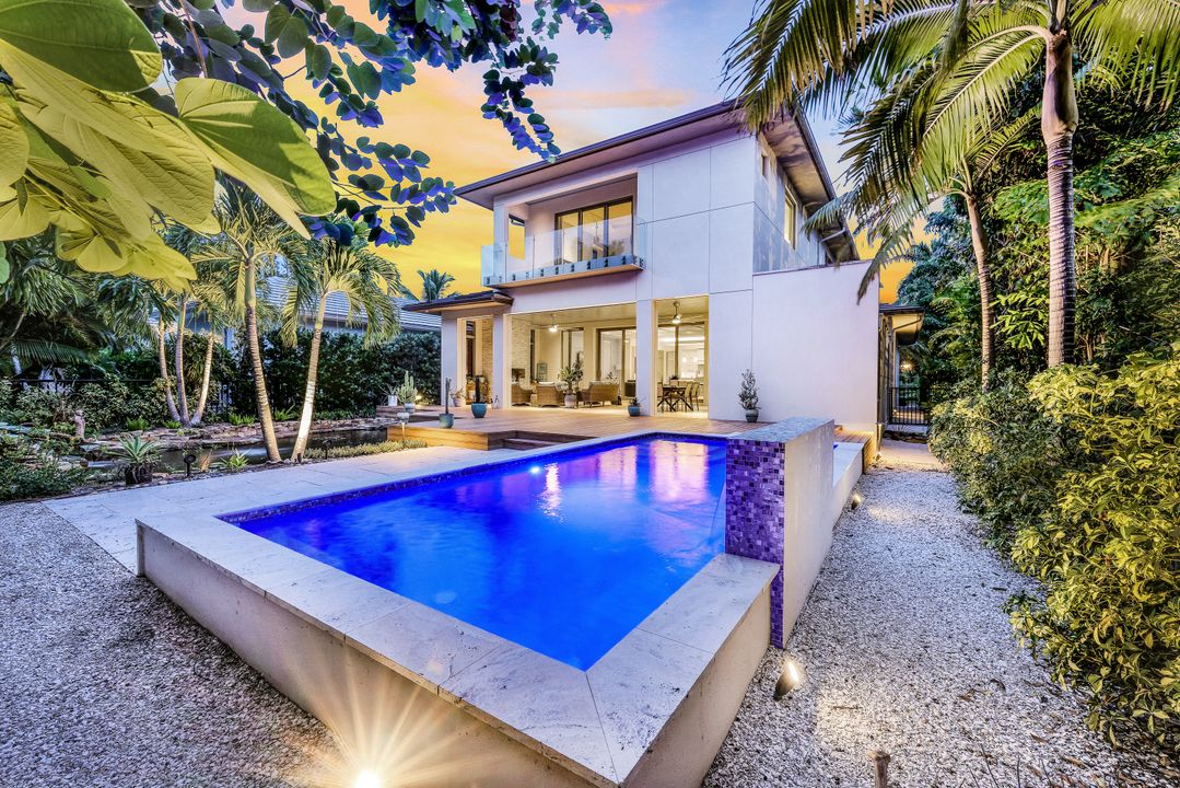 355 7th Ave S, Naples, FL 34102