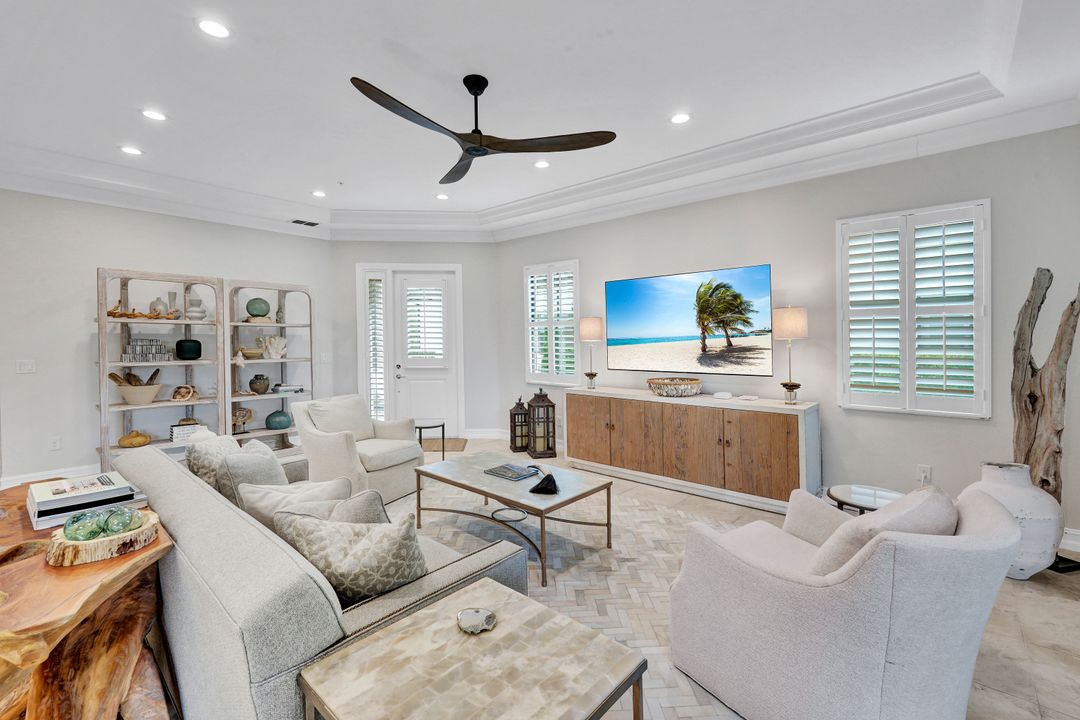 2534 Windward Ct #15-101, Naples, FL 34112