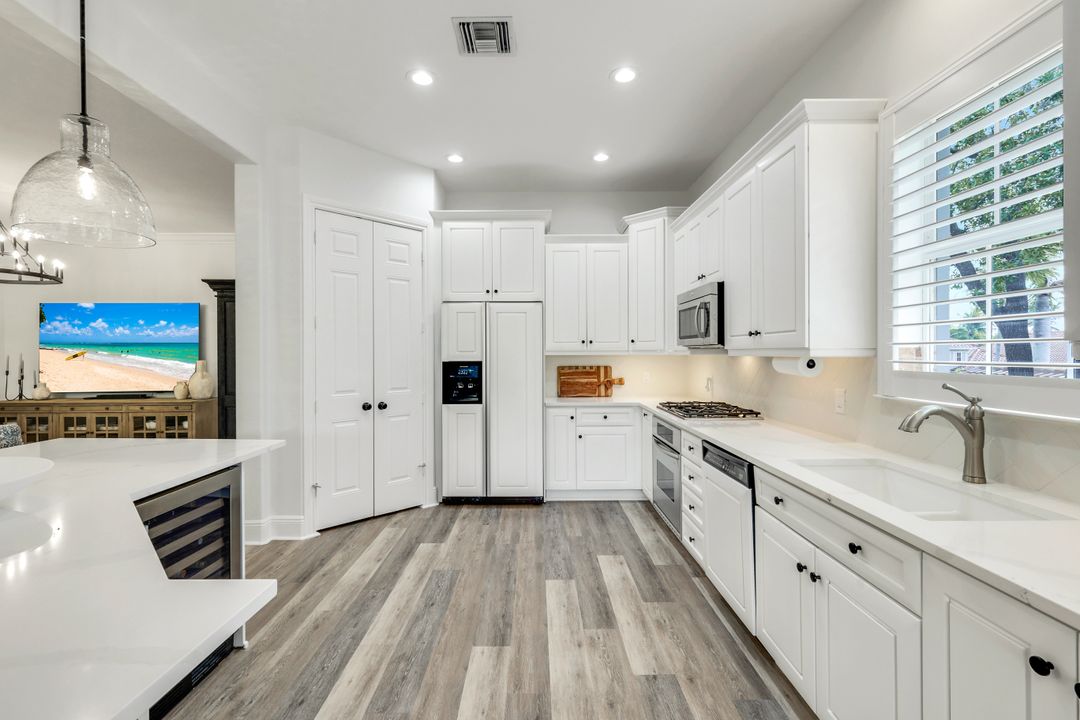 9097 Cherry Oaks Tr #201, Naples, FL 34114